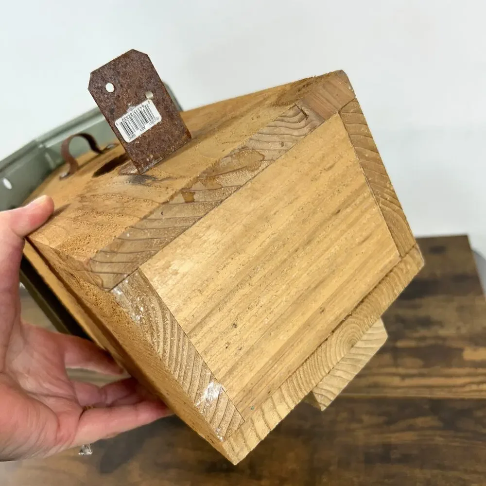 Handmade Wooden Alaska Metal License Plate Roof Bird House Wildlife Nest - Picture 8 of 9